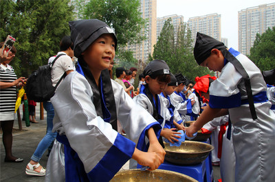 春华幼儿园举行“蒙童开笔”大班幼儿毕业庆典仪式