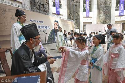 浙江温州:48名蒙童体验“开笔礼” 感受传统文化魅力